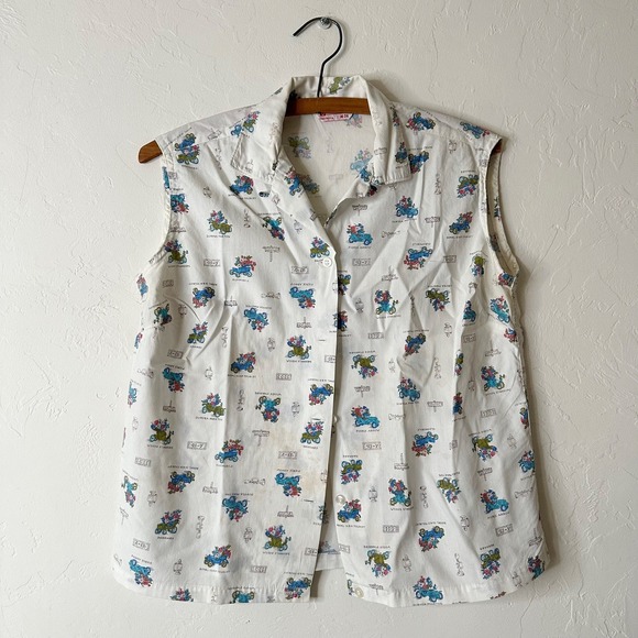 Tops - 50s Antique Car Print Sleeveless shirt